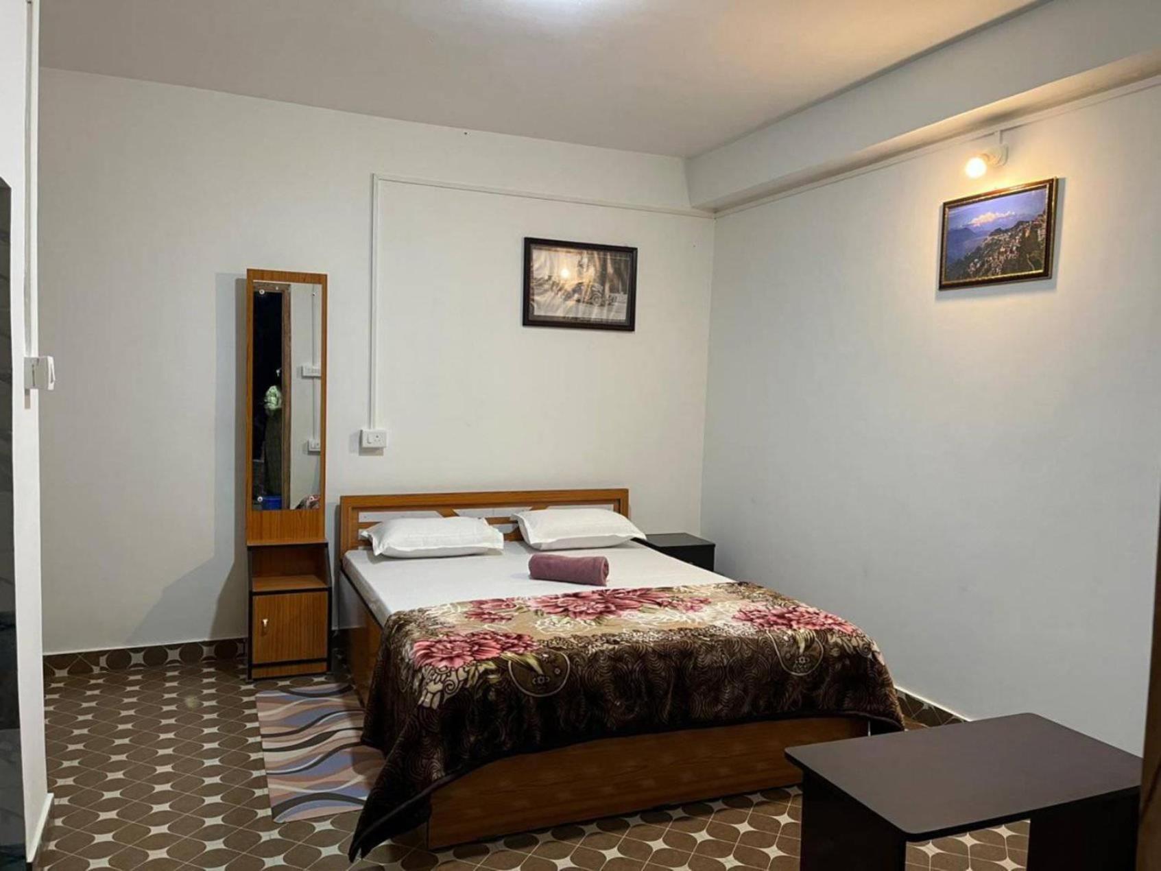 Pradhan Homestay Mirik - Homestay Beside Mirik Lake Exterior foto