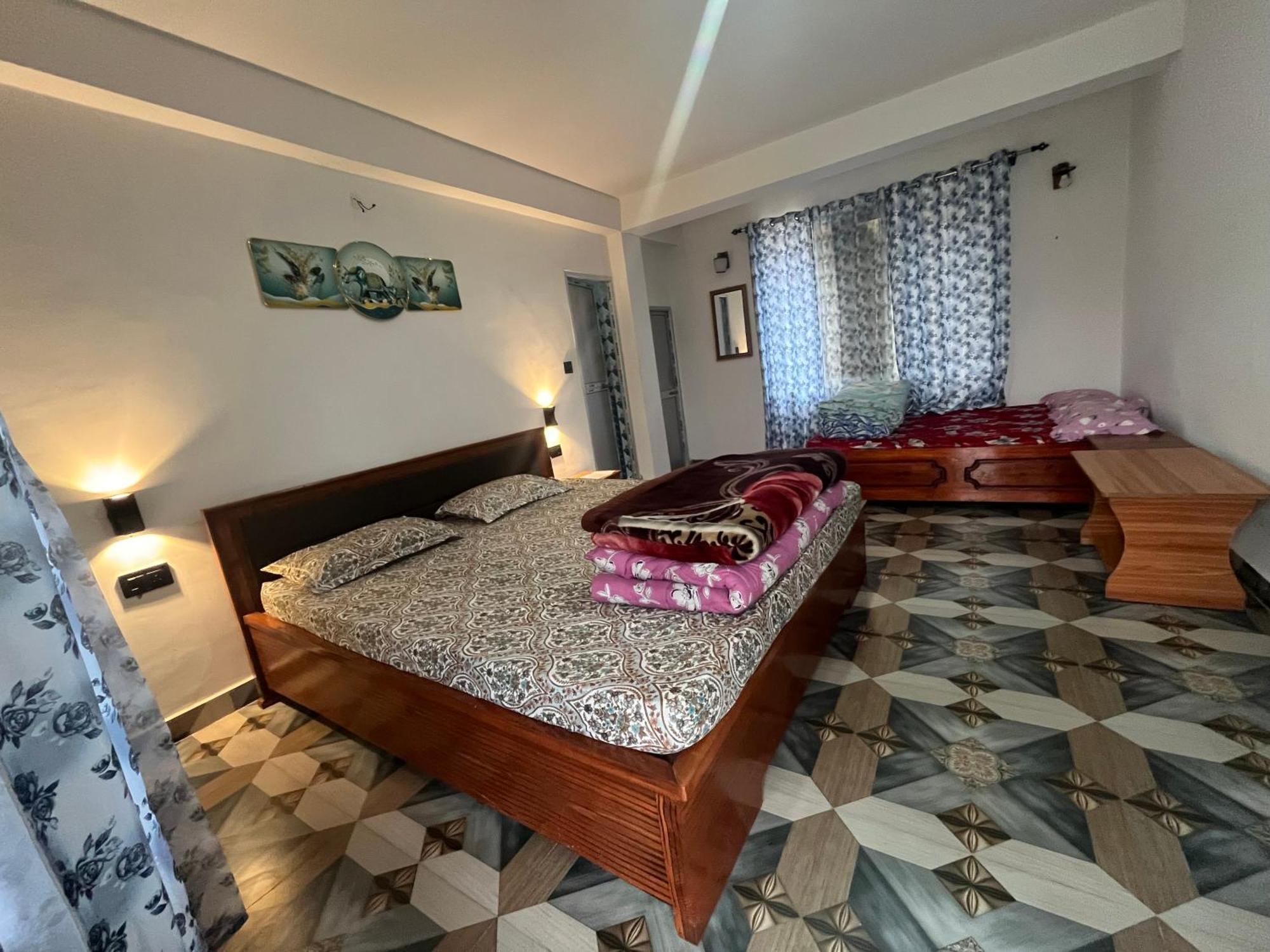Pradhan Homestay Mirik - Homestay Beside Mirik Lake Exterior foto